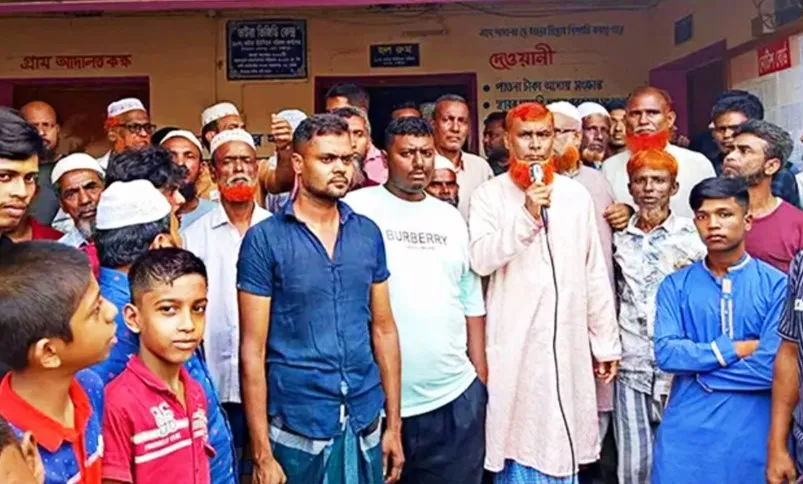 ইউপি চেয়ারম্যানকে বের করে কার্যালয়ে ছাত্রদলের তালা